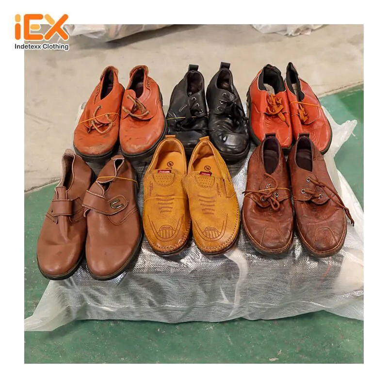 Sapatos de Couro Usados